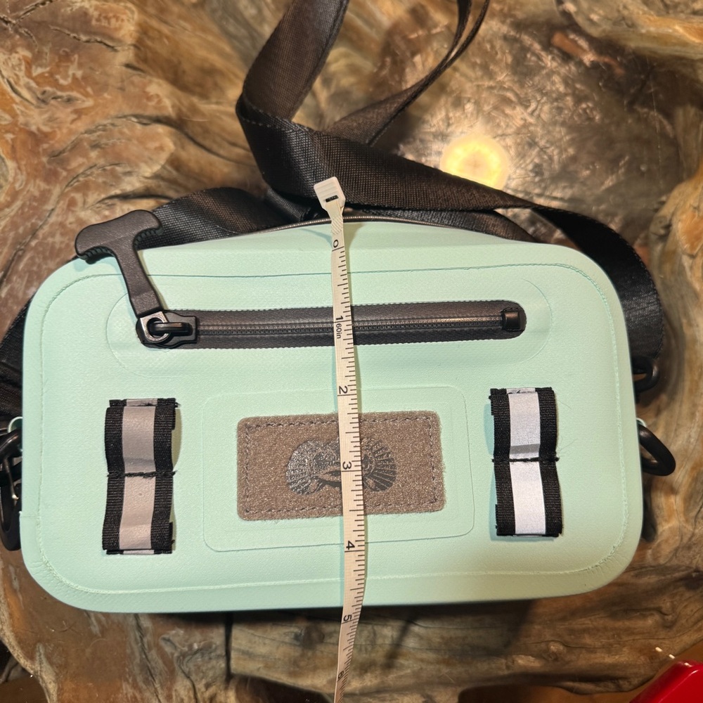 TOADFISH WATERPROOF SLING Fanny Pack - Picture 8 of 10